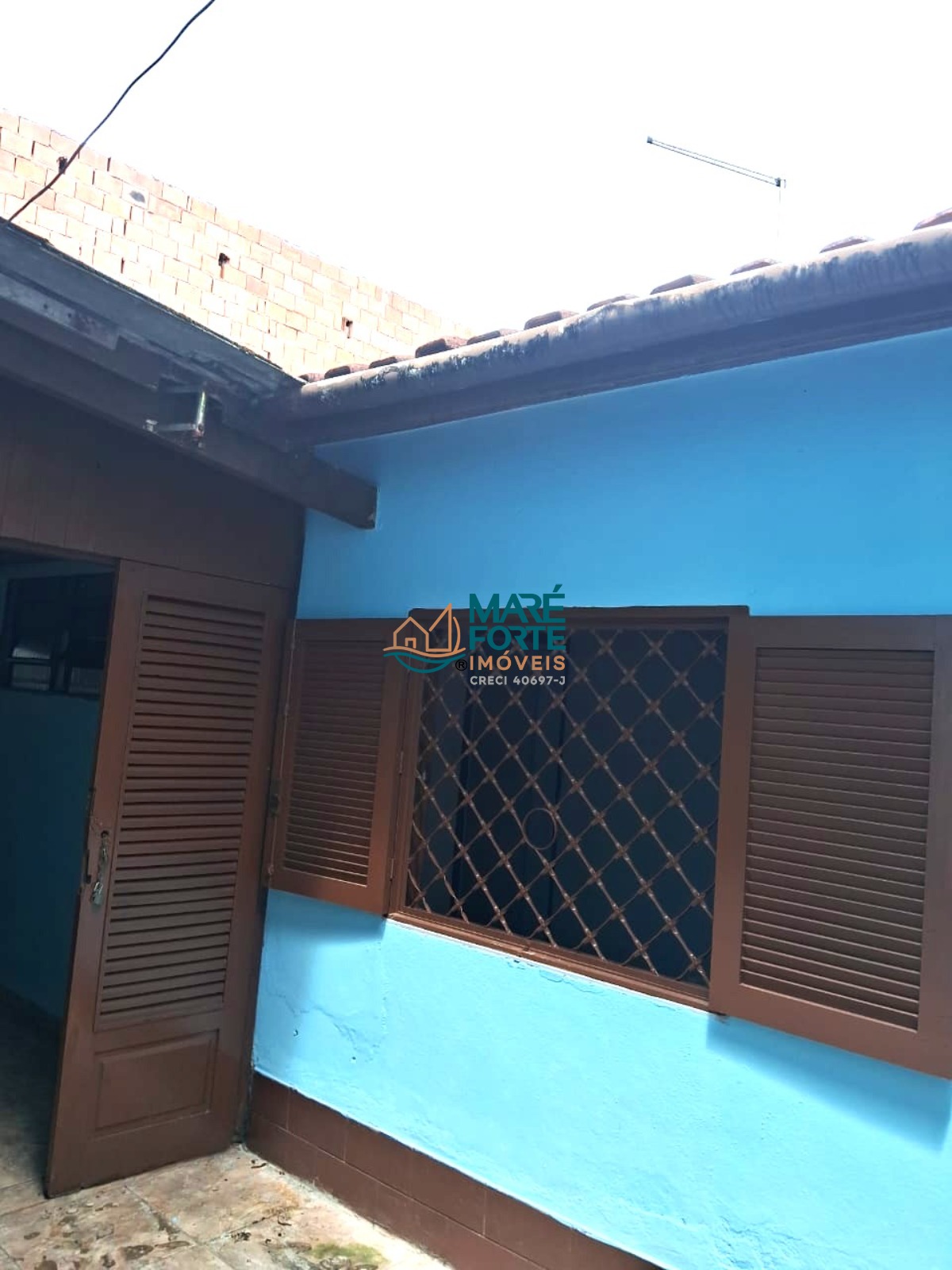 Casa a 250m da praia com ponto comercial e edícula!