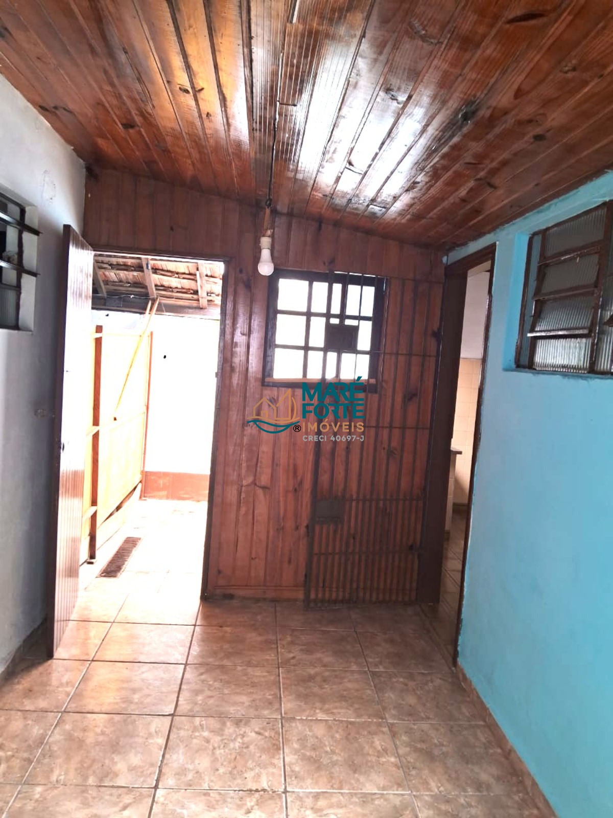 Casa a 250m da praia com ponto comercial e edícula!