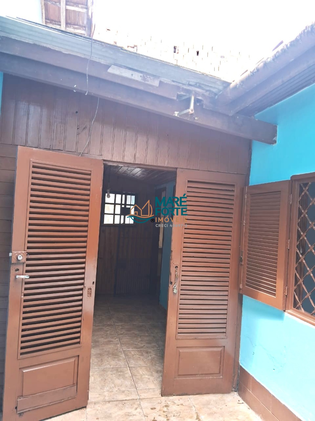 Casa a 250m da praia com ponto comercial e edícula!