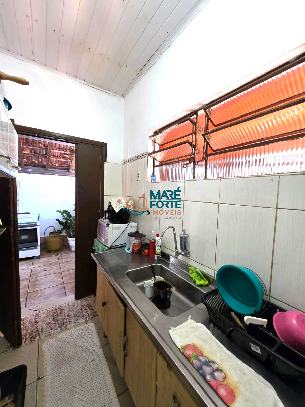 Casa a 250m da praia com ponto comercial e edícula!