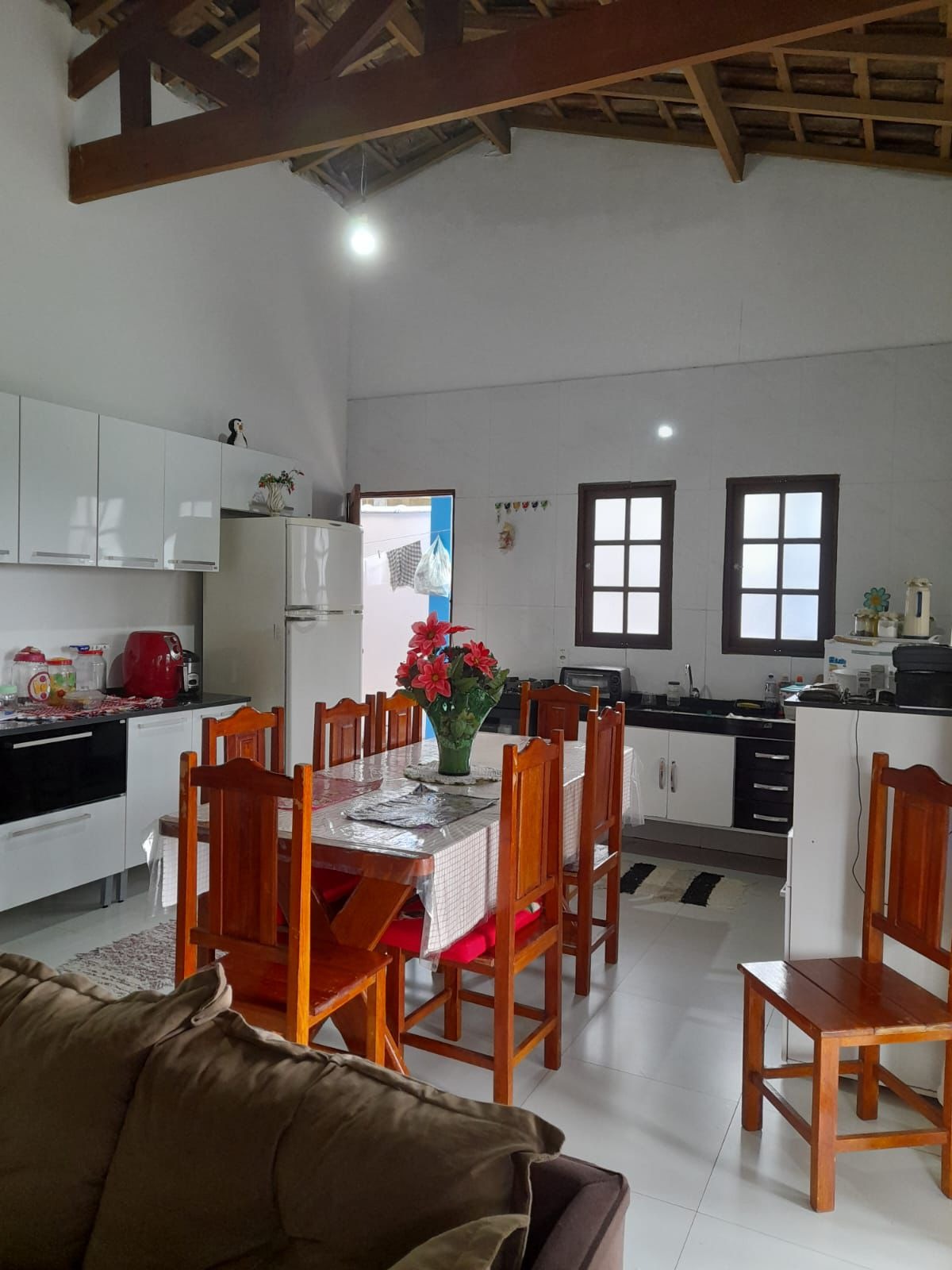 Casa aconchegante com 2 quartos e ampla varanda no estaleiro.