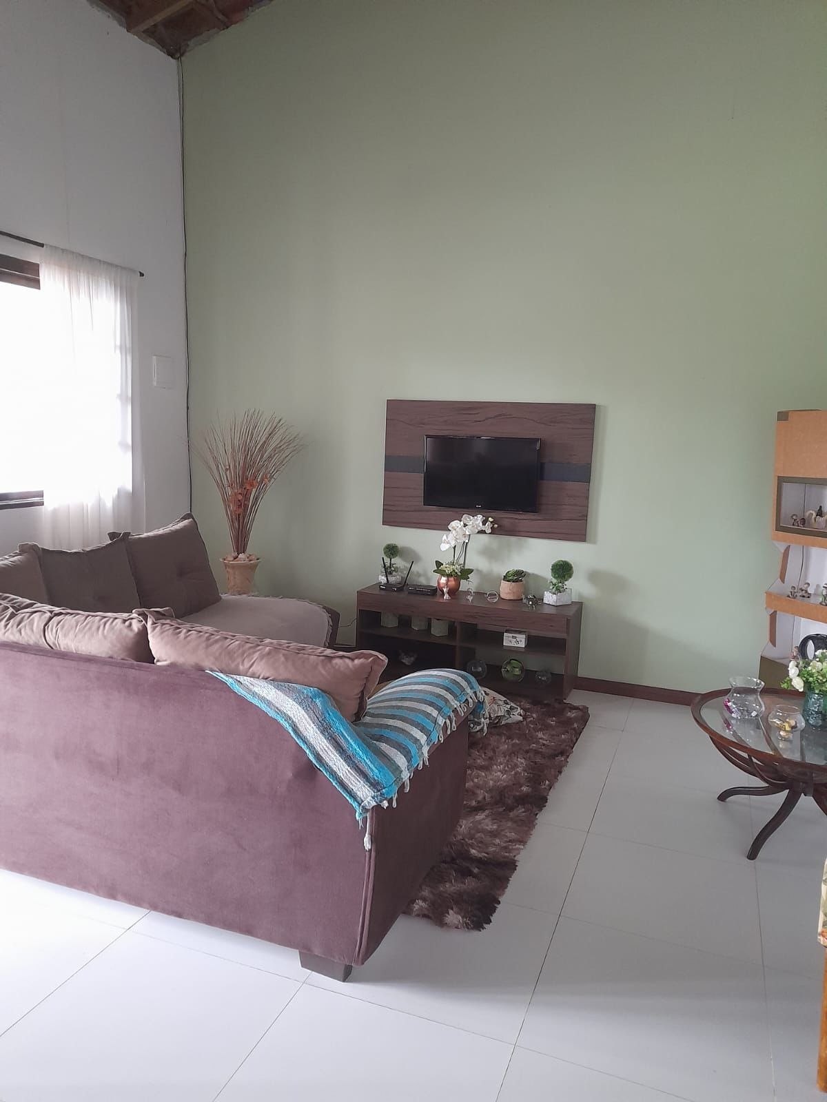 Casa aconchegante com 2 quartos e ampla varanda no estaleiro.