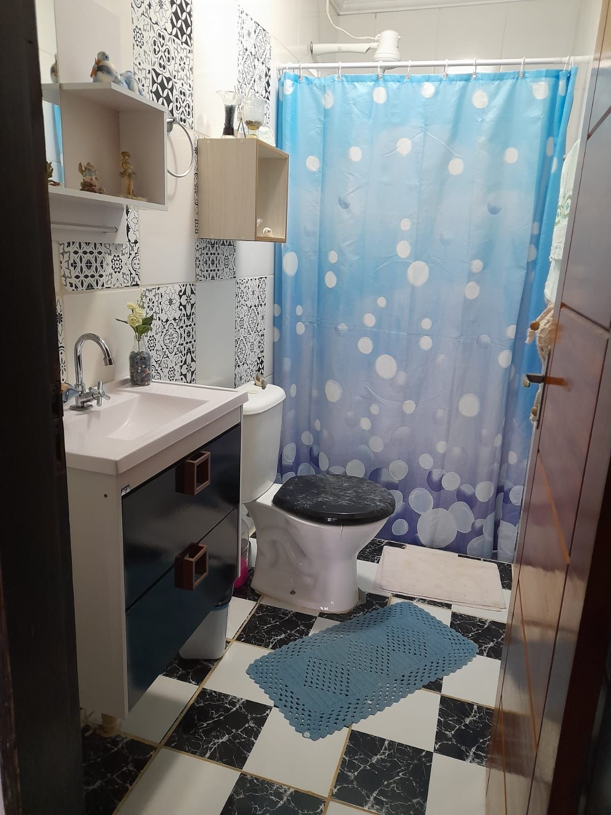 Casa aconchegante com 2 quartos e ampla varanda no estaleiro.