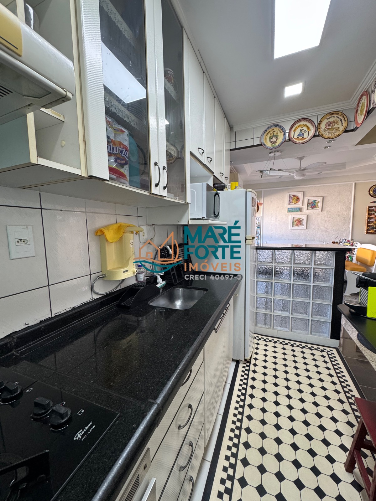 Apartamento mobiliado 1 dormitório frente para a rua
