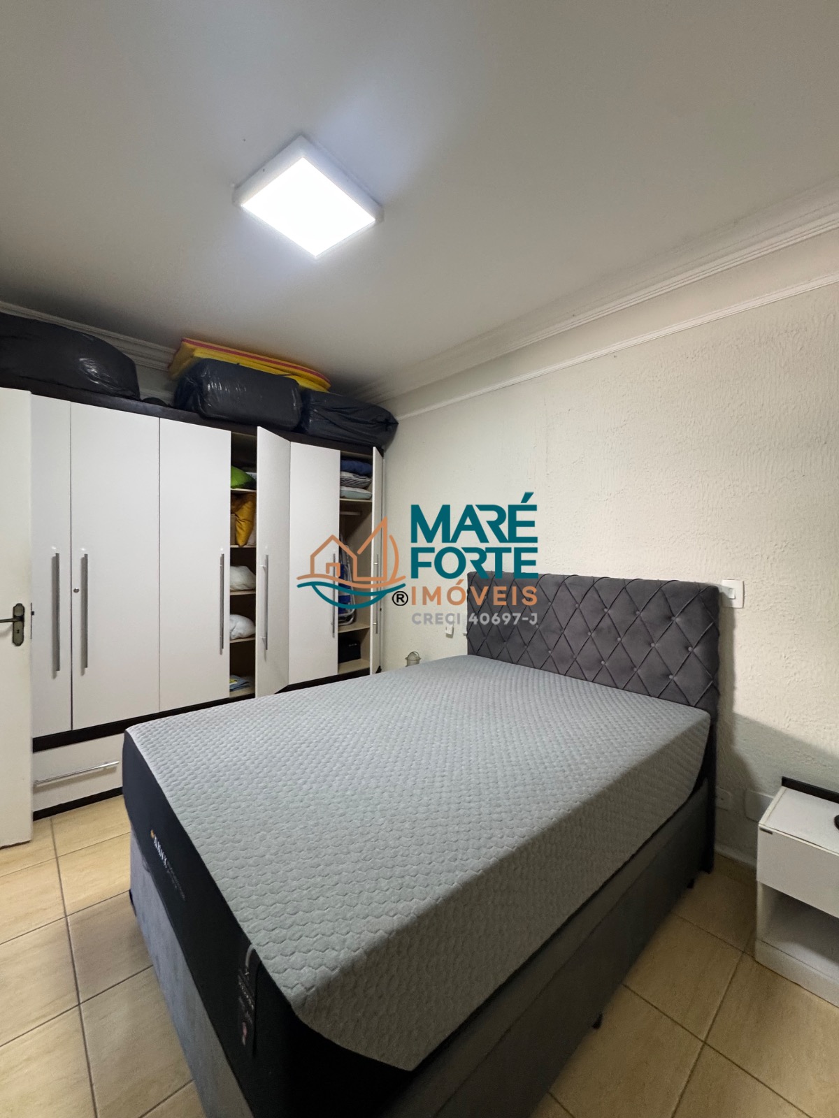 Apartamento mobiliado 1 dormitório frente para a rua