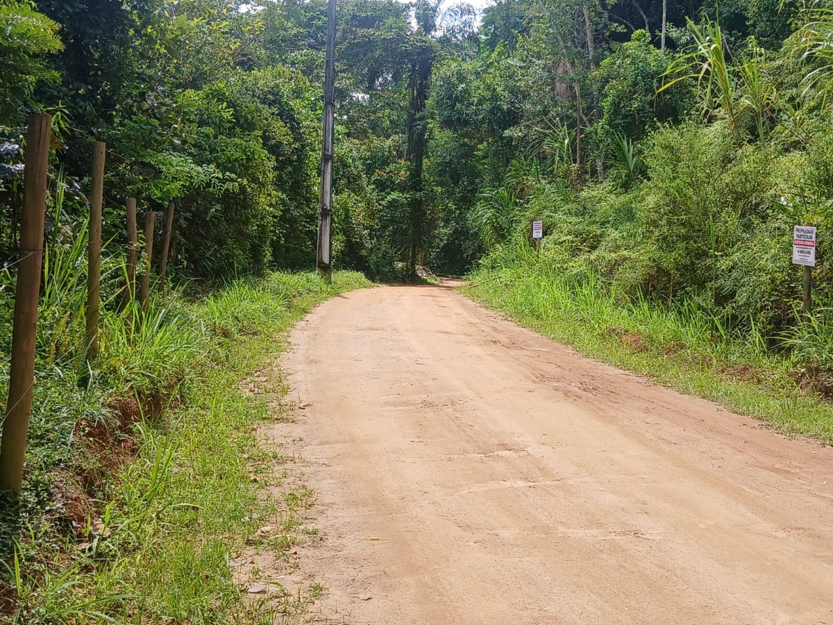 Área a venda a 1 km da Praia do Ubatumirim.