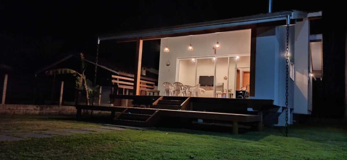 Casa nova à venda na vila da poca praia do ubatumirim