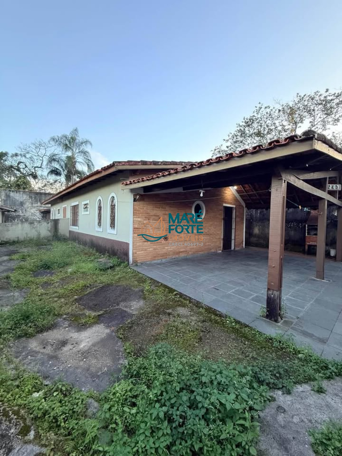 Casa com terreno inteiro e edícula a 450m da praia!