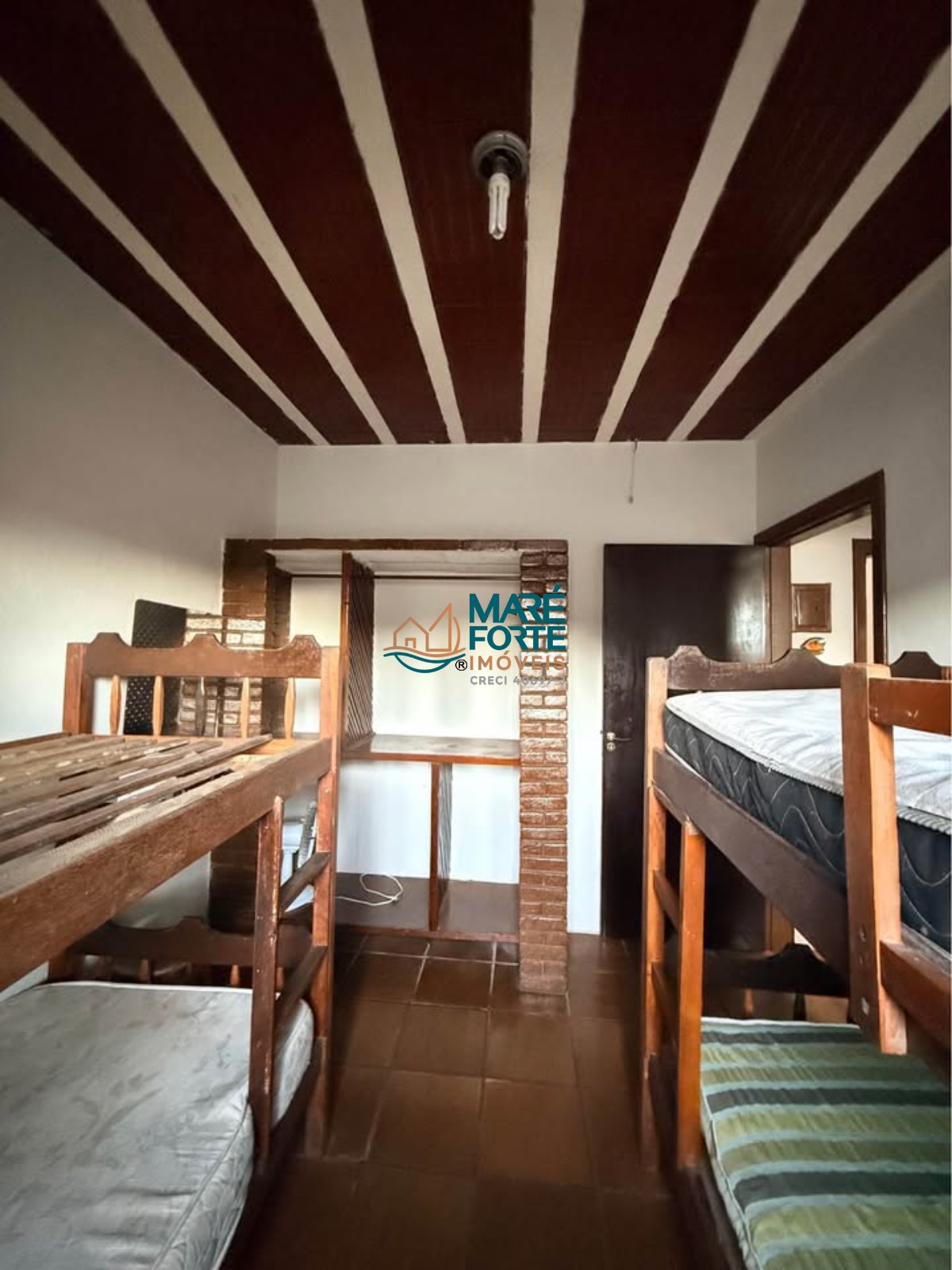 Casa com terreno inteiro e edícula a 450m da praia!