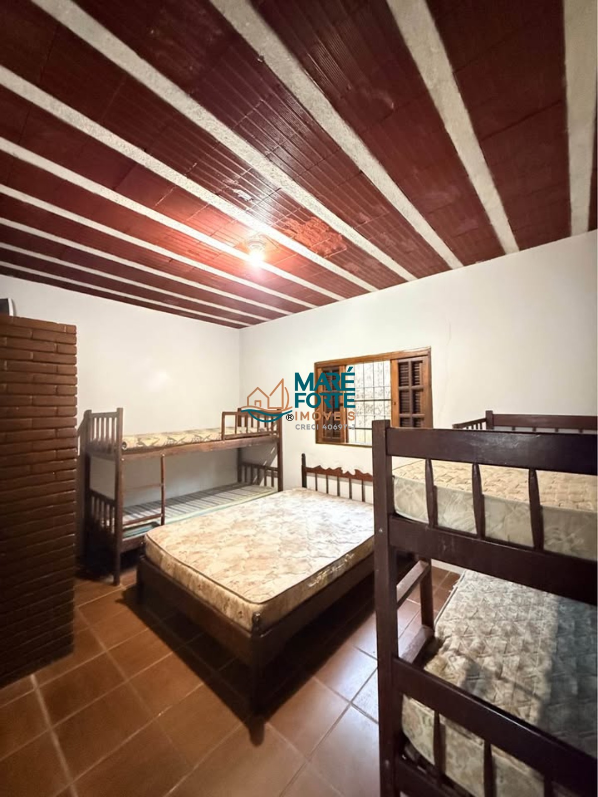 Casa com terreno inteiro e edícula a 450m da praia!
