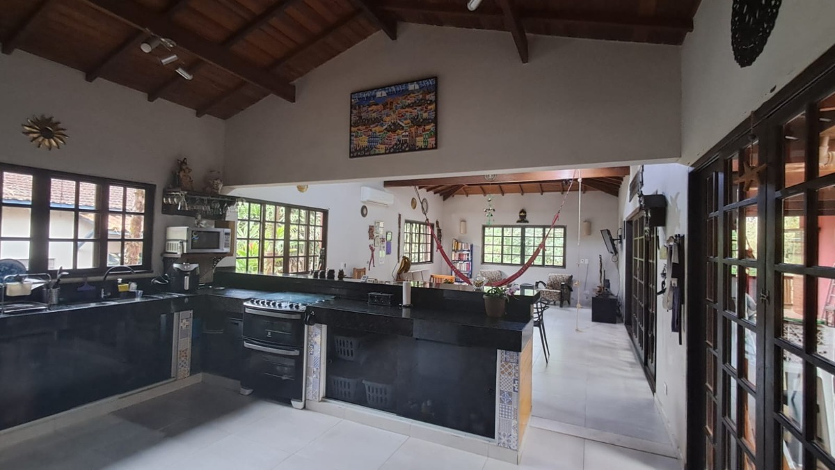 Refúgio Exclusivo em Itamambuca Casa a 500m da Praia com 4 Dormitórios