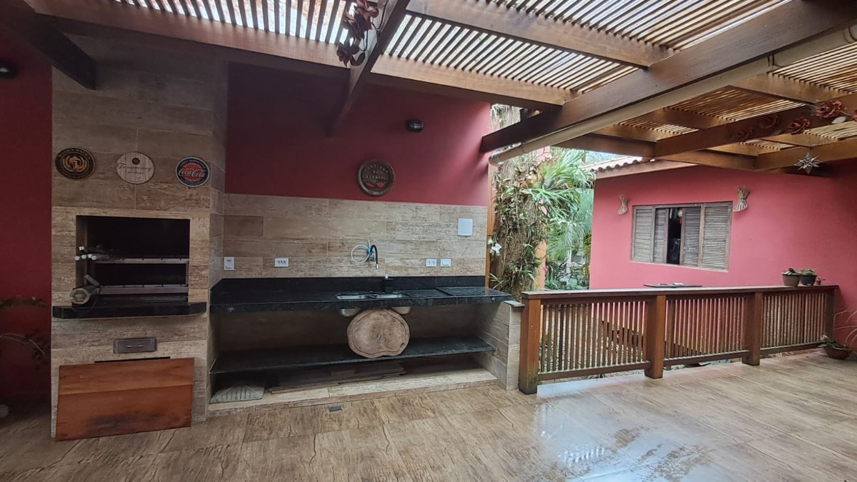 Refúgio Exclusivo em Itamambuca Casa a 500m da Praia com 4 Dormitórios