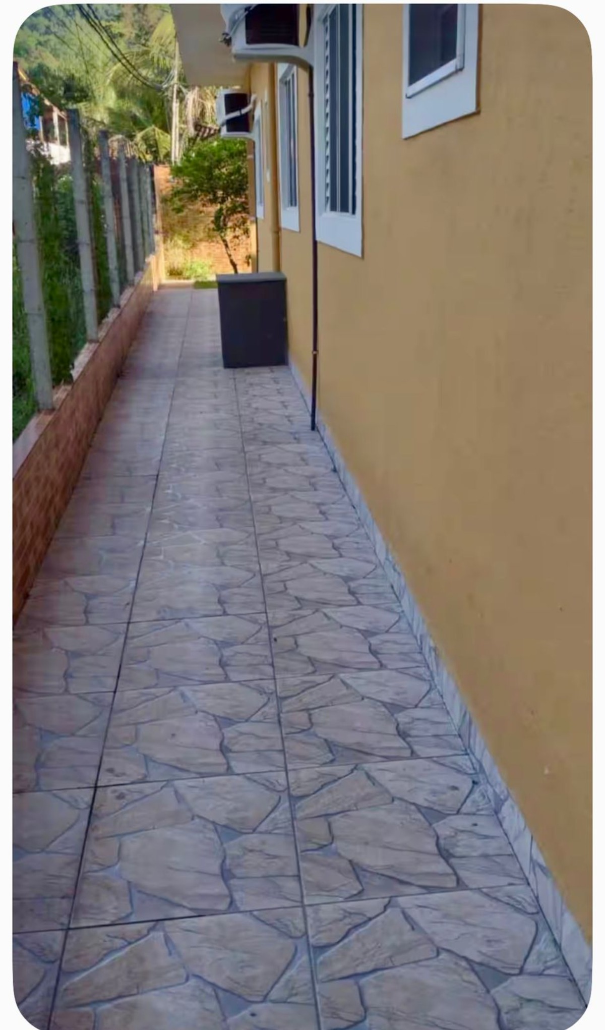 Casa no Estaleiro a 30 metros da Praia .