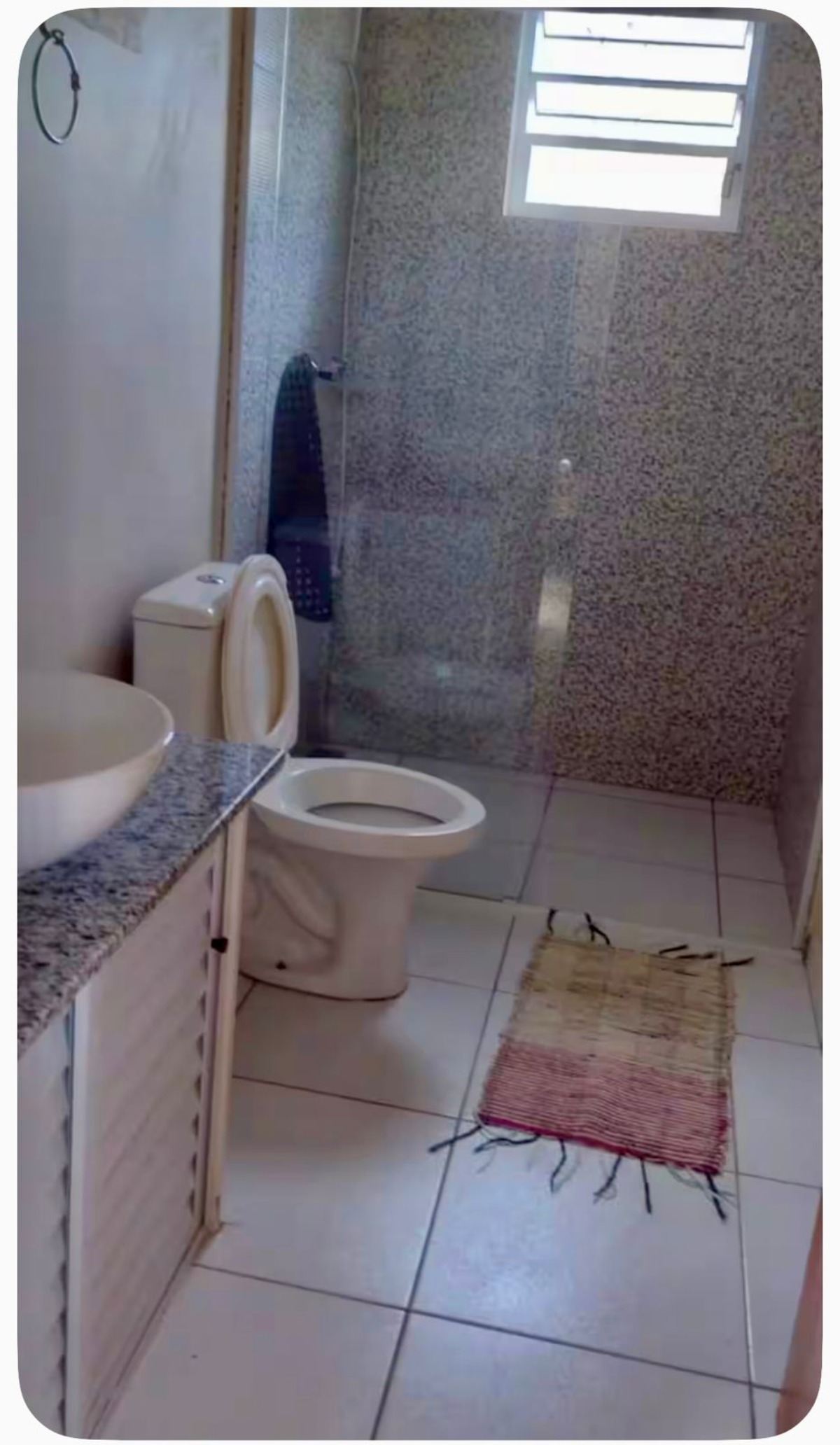 Casa no Estaleiro a 30 metros da Praia .