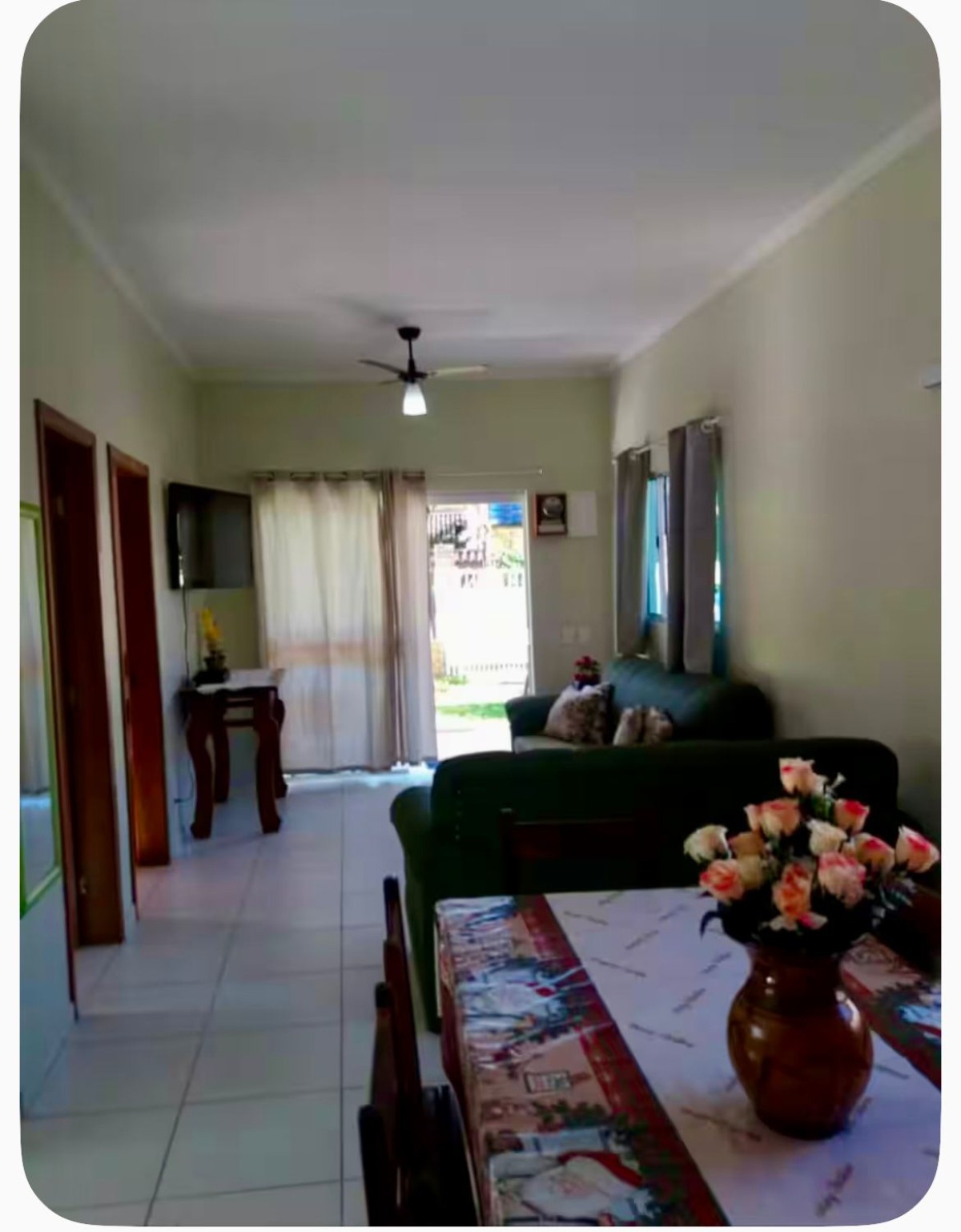 Casa no Estaleiro a 30 metros da Praia .