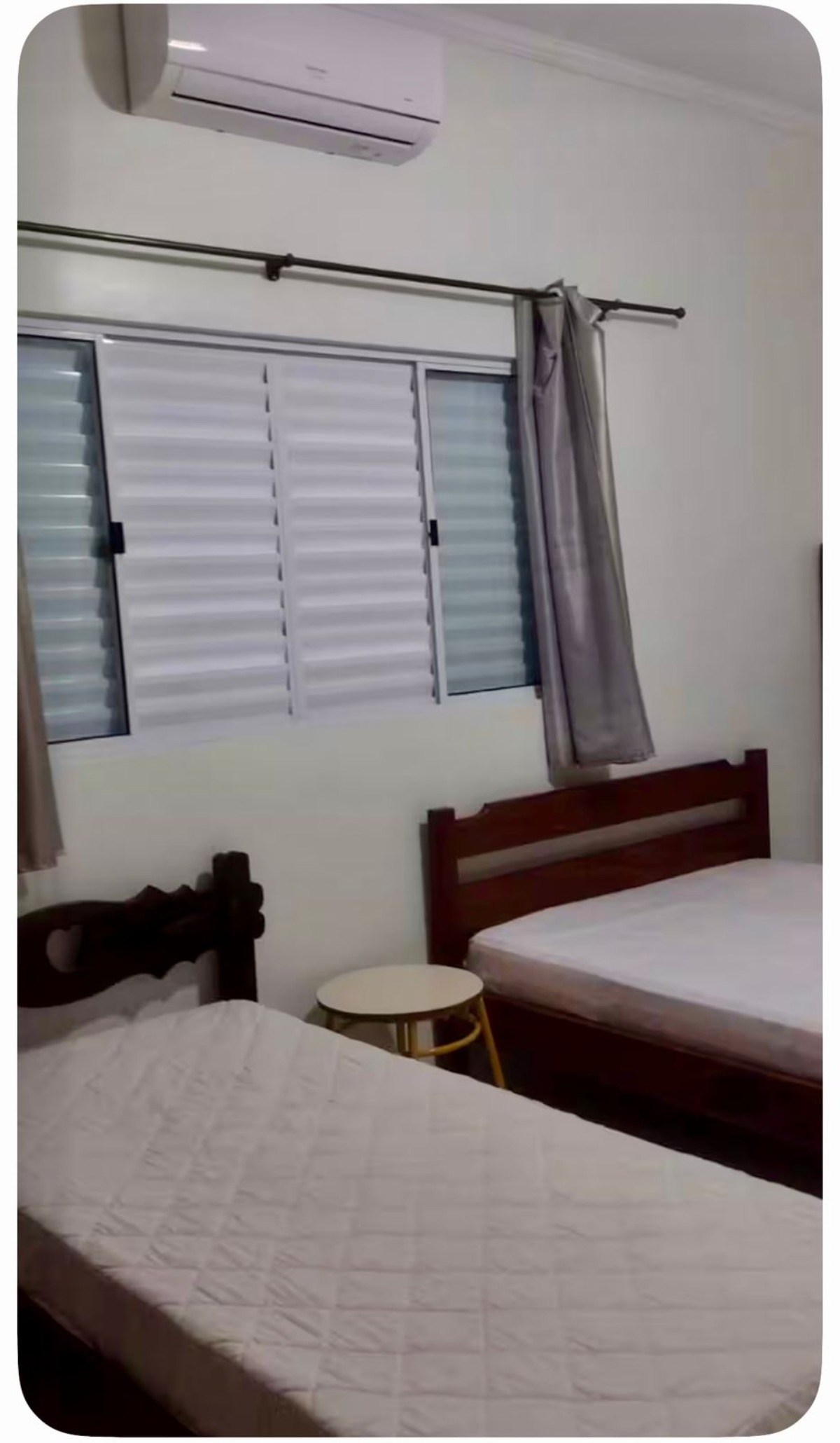 Casa no Estaleiro a 30 metros da Praia .
