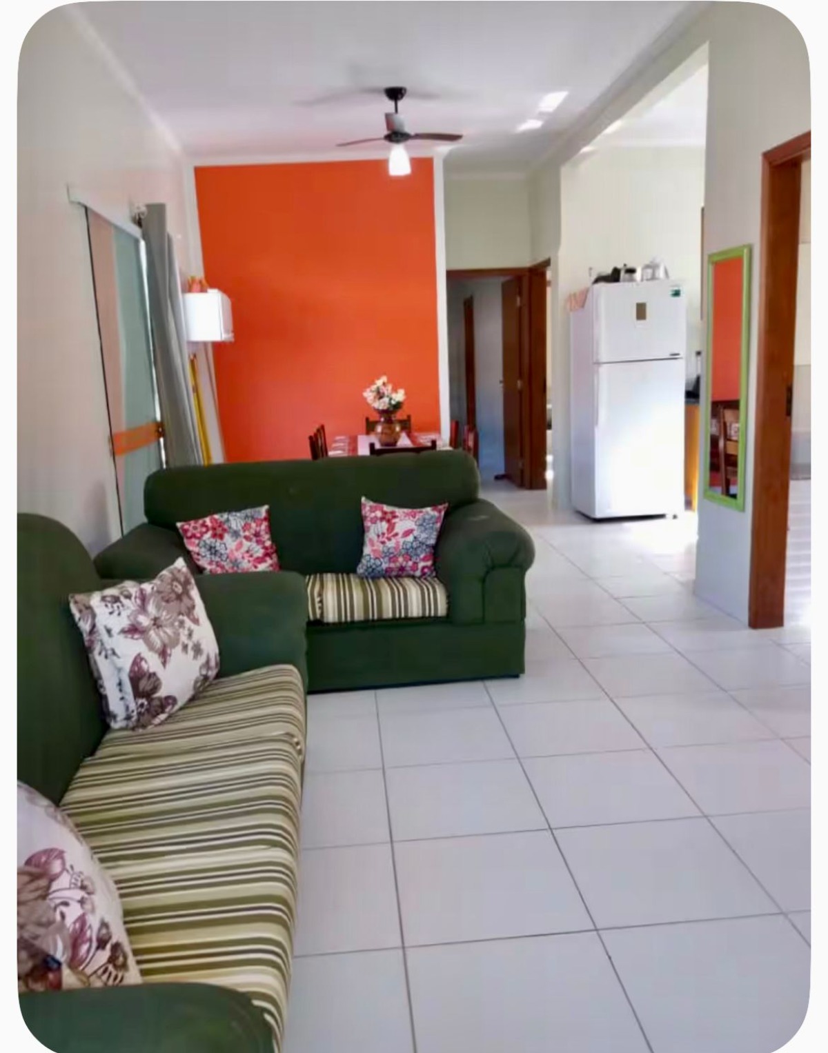 Casa no Estaleiro a 30 metros da Praia .