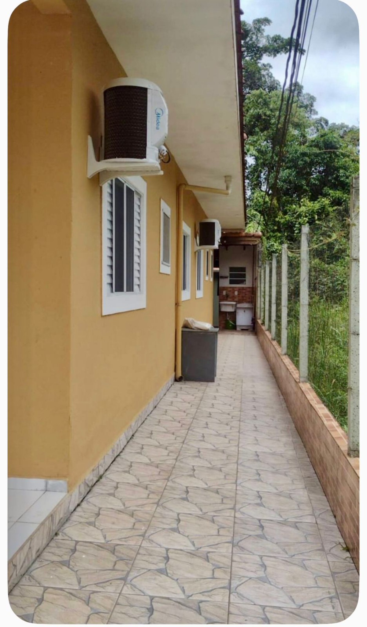 Casa no Estaleiro a 30 metros da Praia .