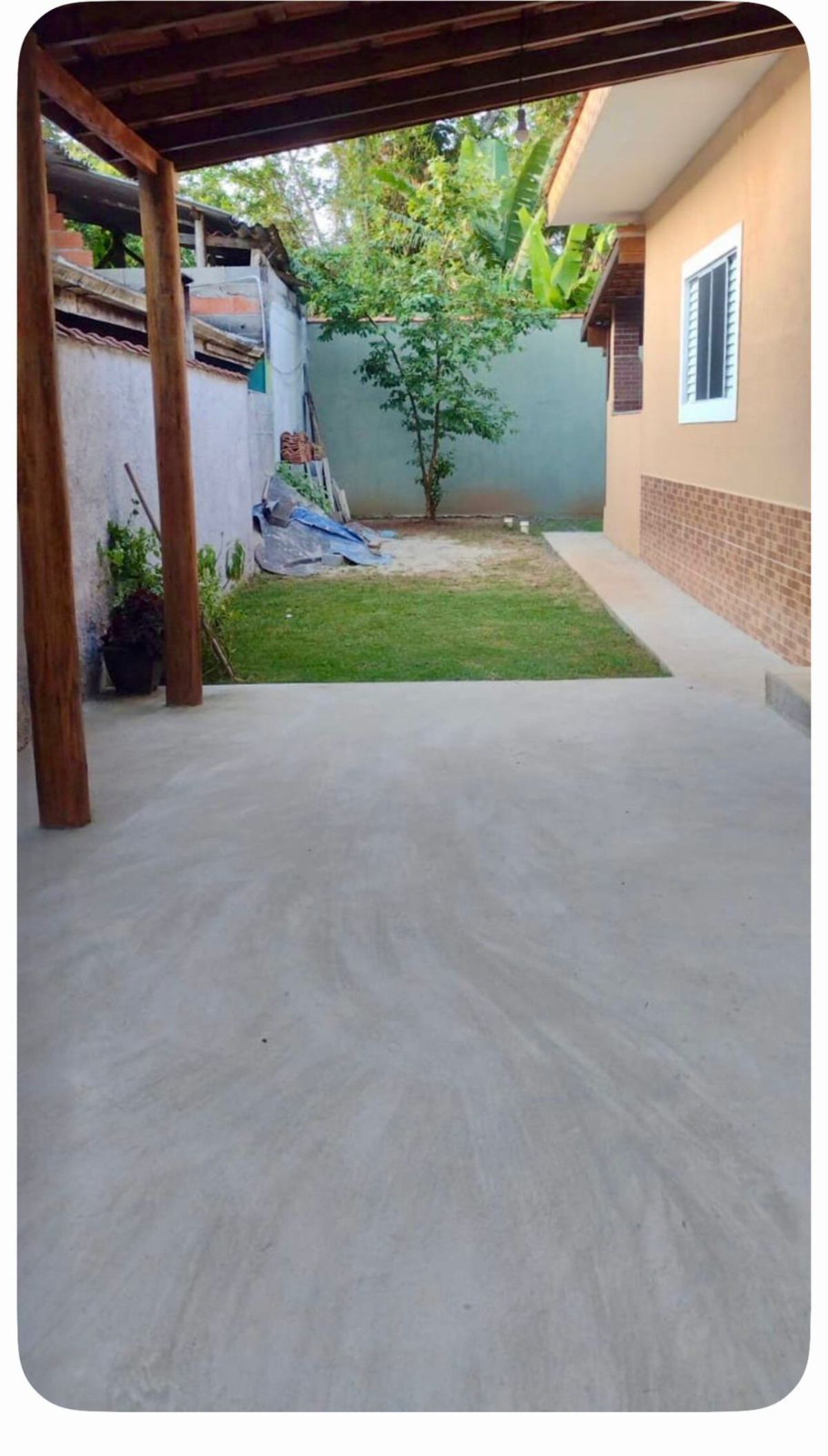 Casa no Estaleiro a 30 metros da Praia .