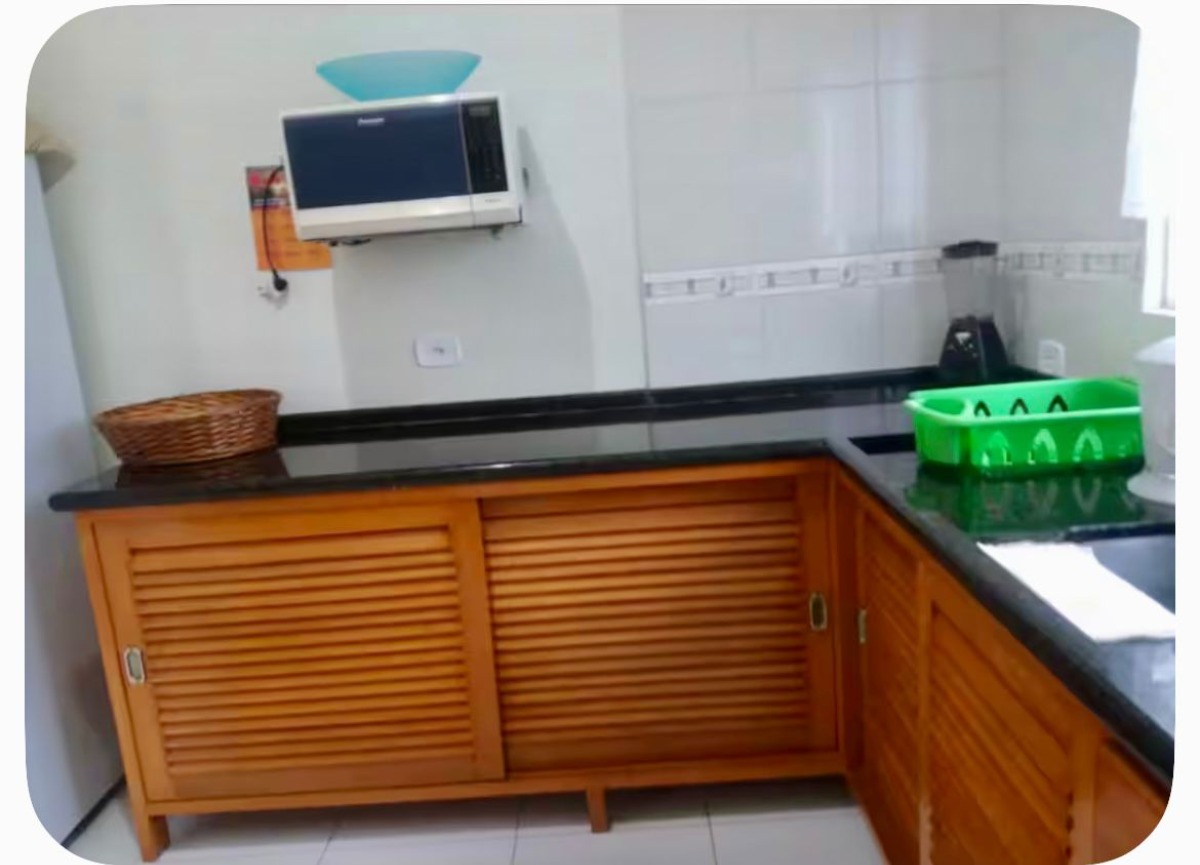 Casa no Estaleiro a 30 metros da Praia .