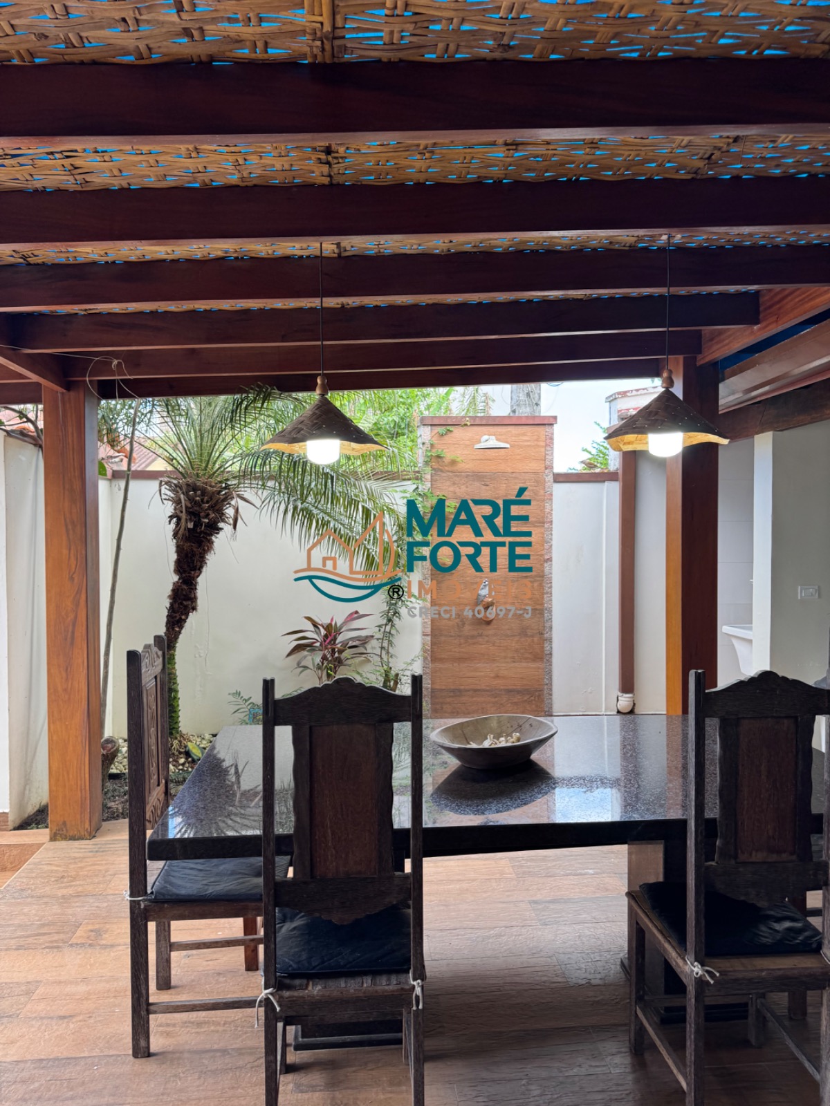 Uma casa linda, espaçosa e pronta para você aproveitar!