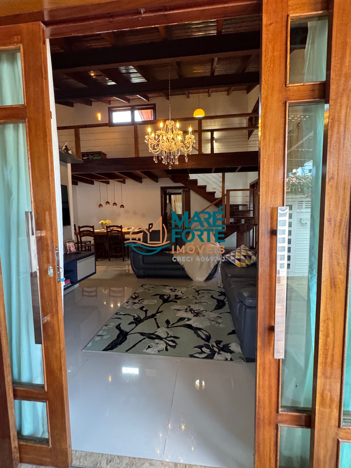 Uma casa linda, espaçosa e pronta para você aproveitar!