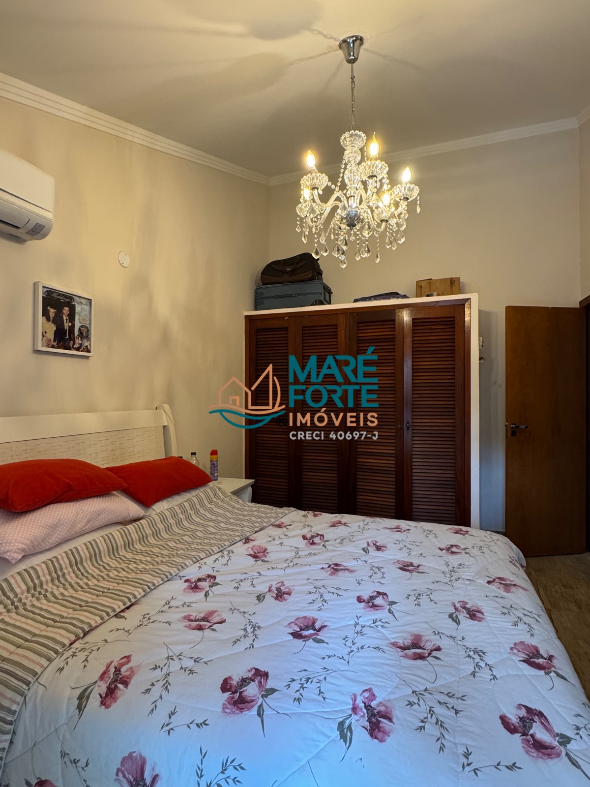 Uma casa linda, espaçosa e pronta para você aproveitar!