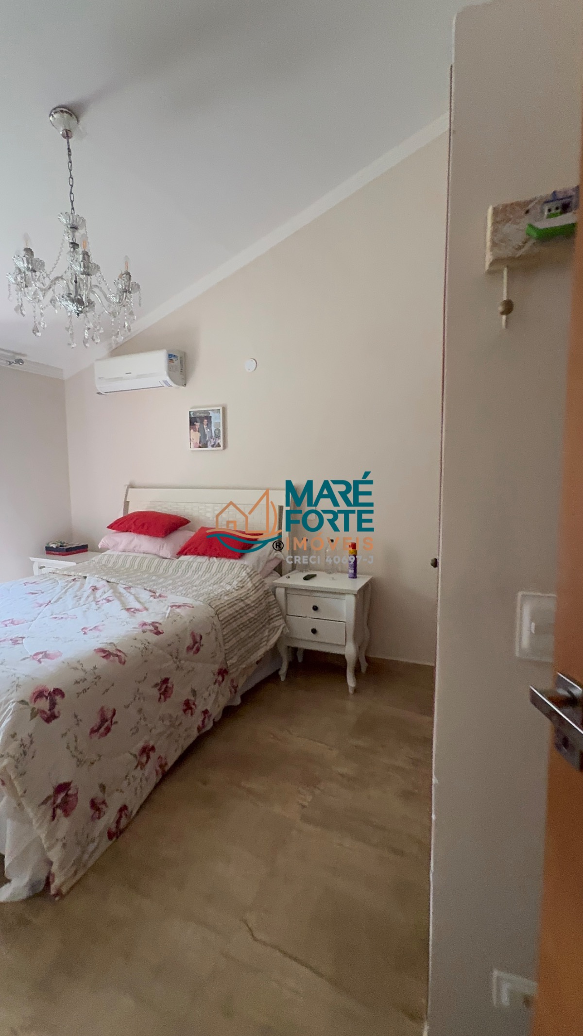 Uma casa linda, espaçosa e pronta para você aproveitar!