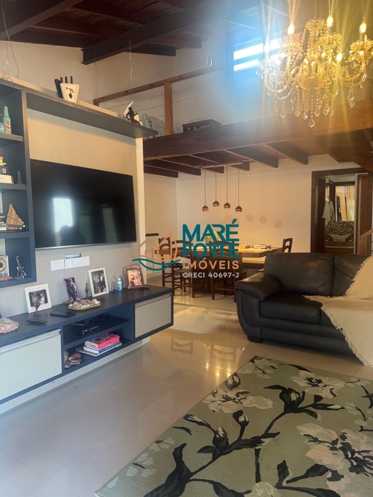 Uma casa linda, espaçosa e pronta para você aproveitar!