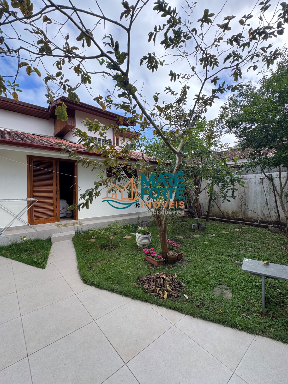 Uma casa linda, espaçosa e pronta para você aproveitar!