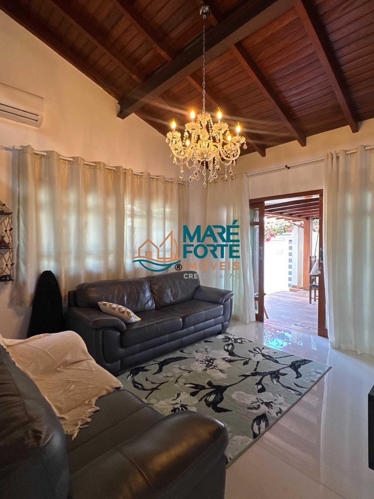 Uma casa linda, espaçosa e pronta para você aproveitar!