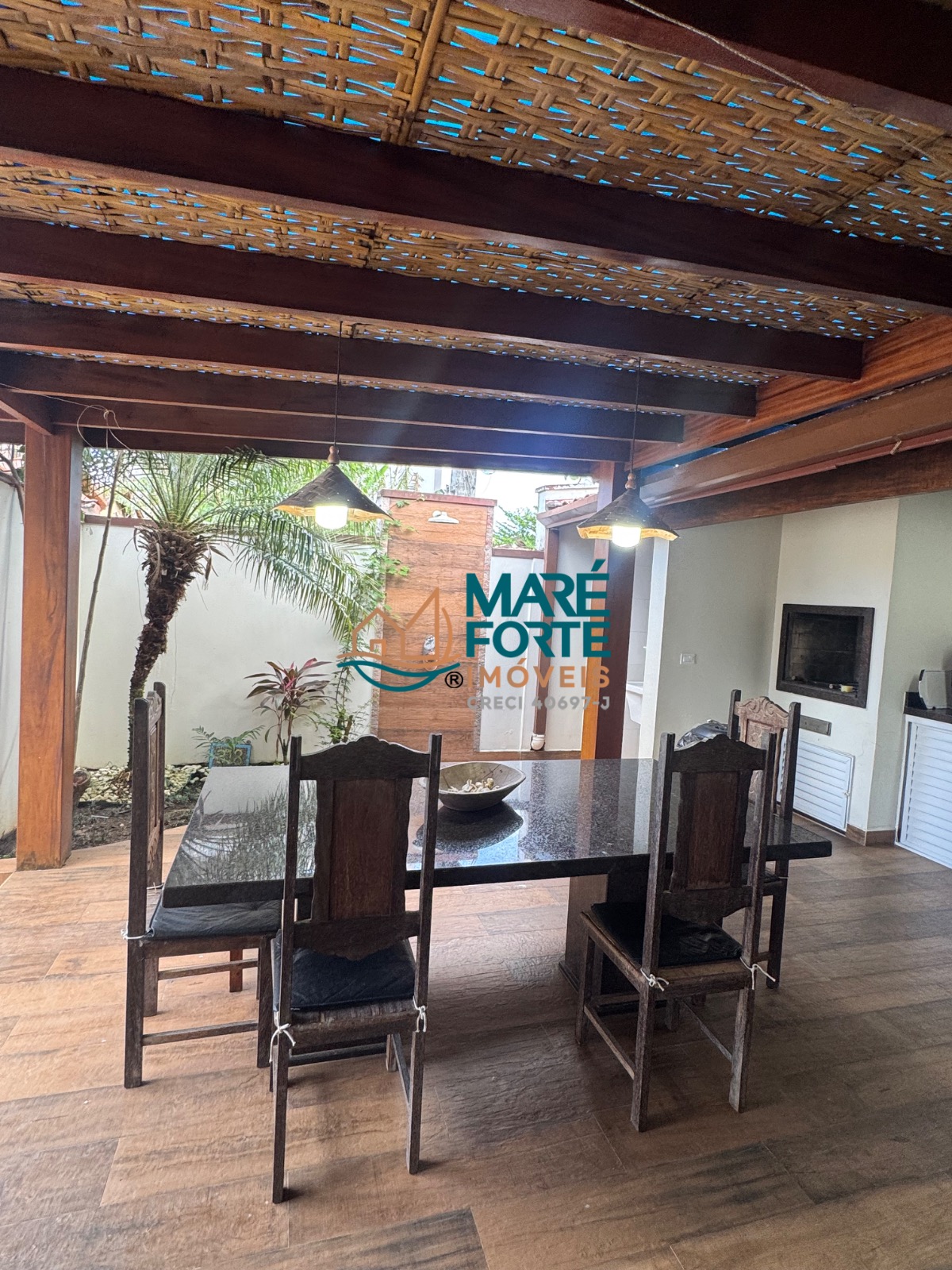 Uma casa linda, espaçosa e pronta para você aproveitar!