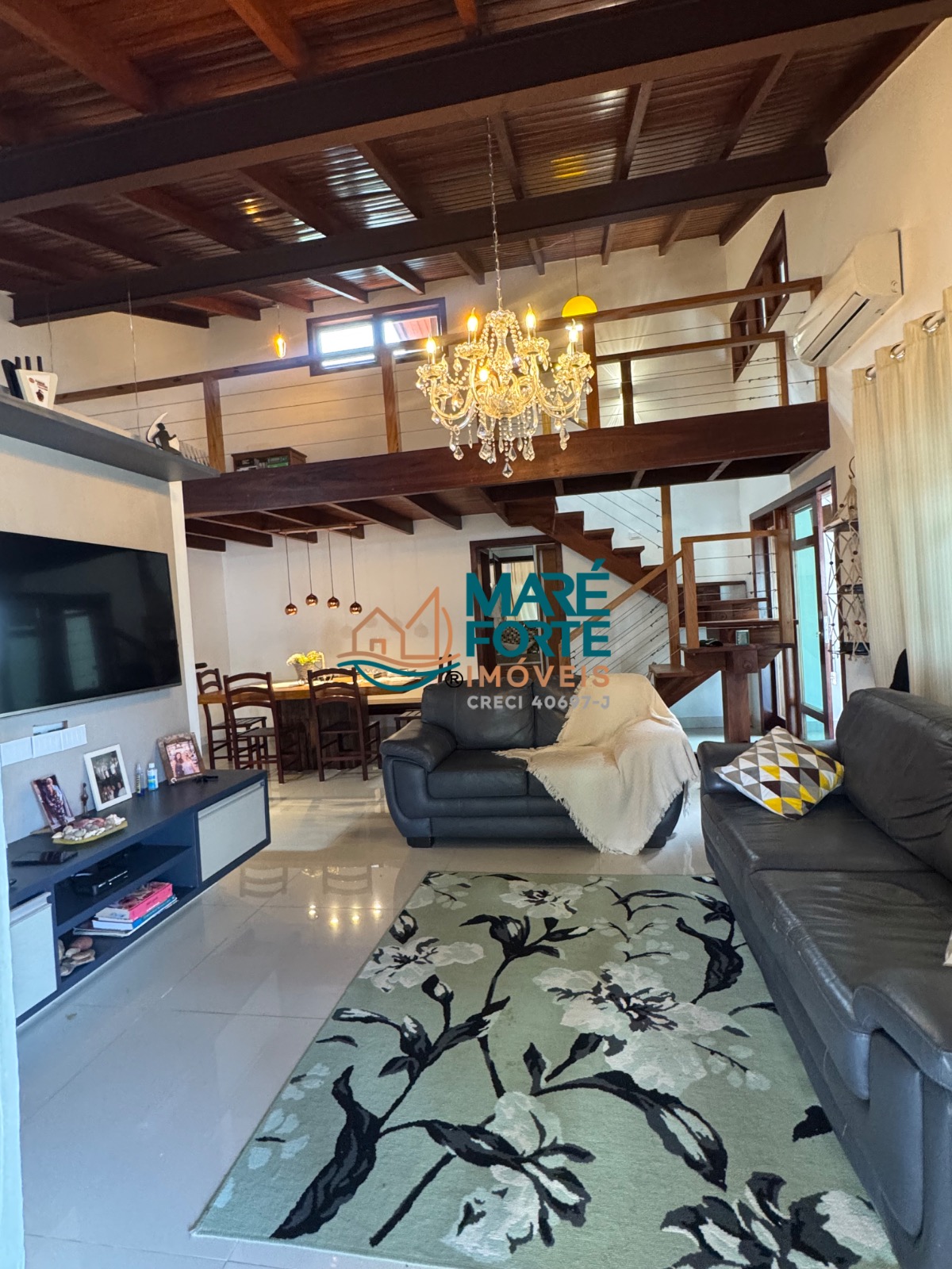 Uma casa linda, espaçosa e pronta para você aproveitar!
