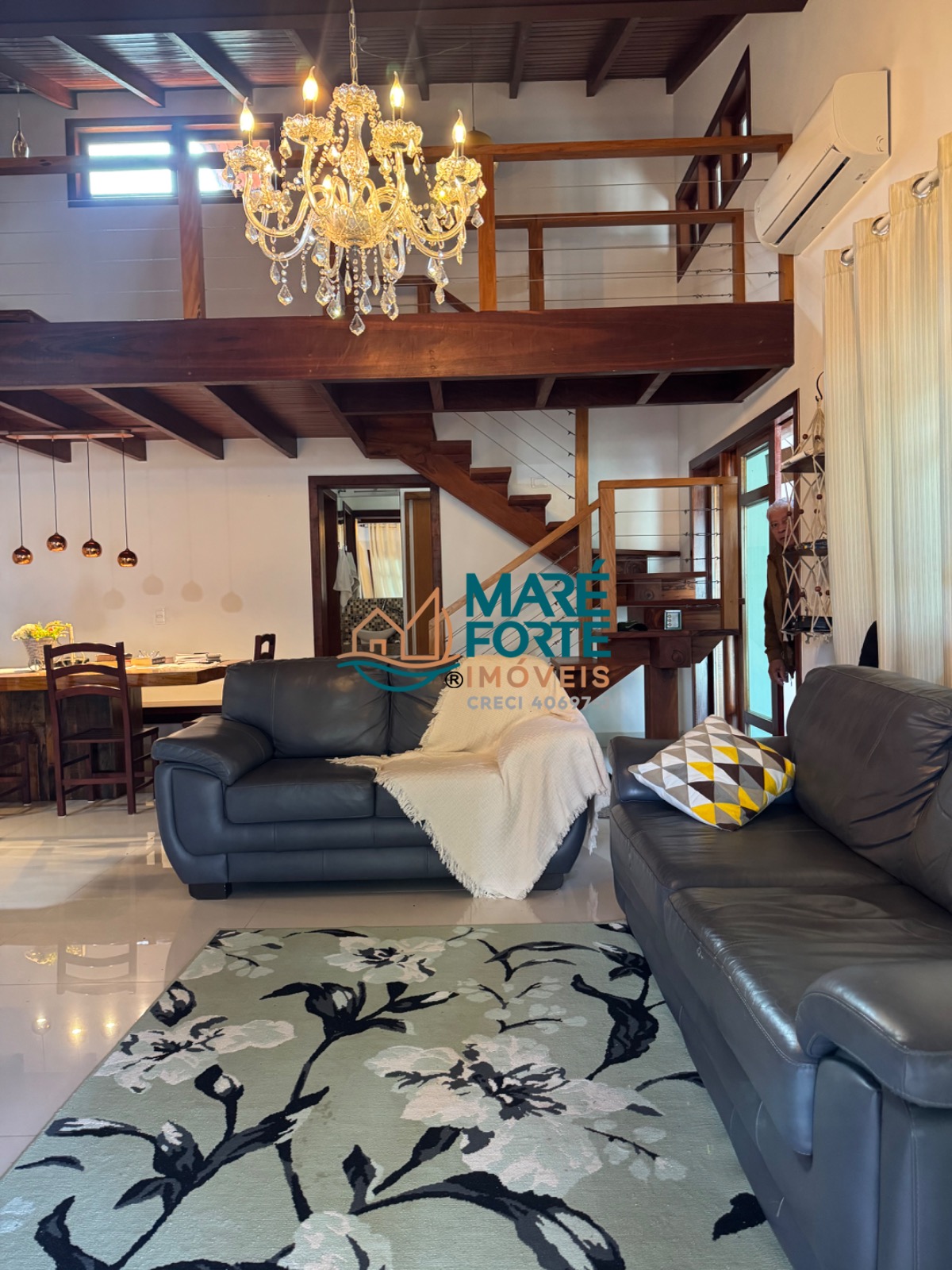 Uma casa linda, espaçosa e pronta para você aproveitar!
