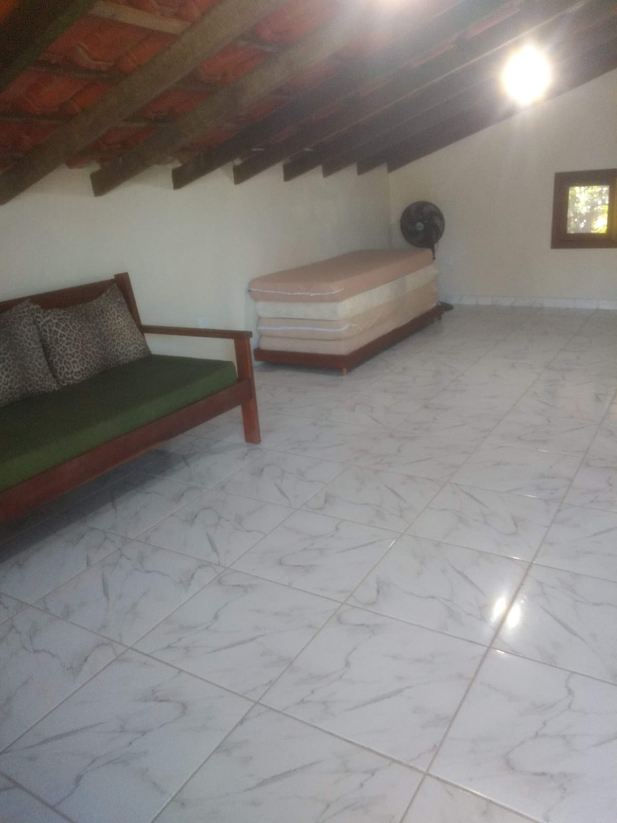 Casa com Piscina a 300m da Praia de Ubatumirim.