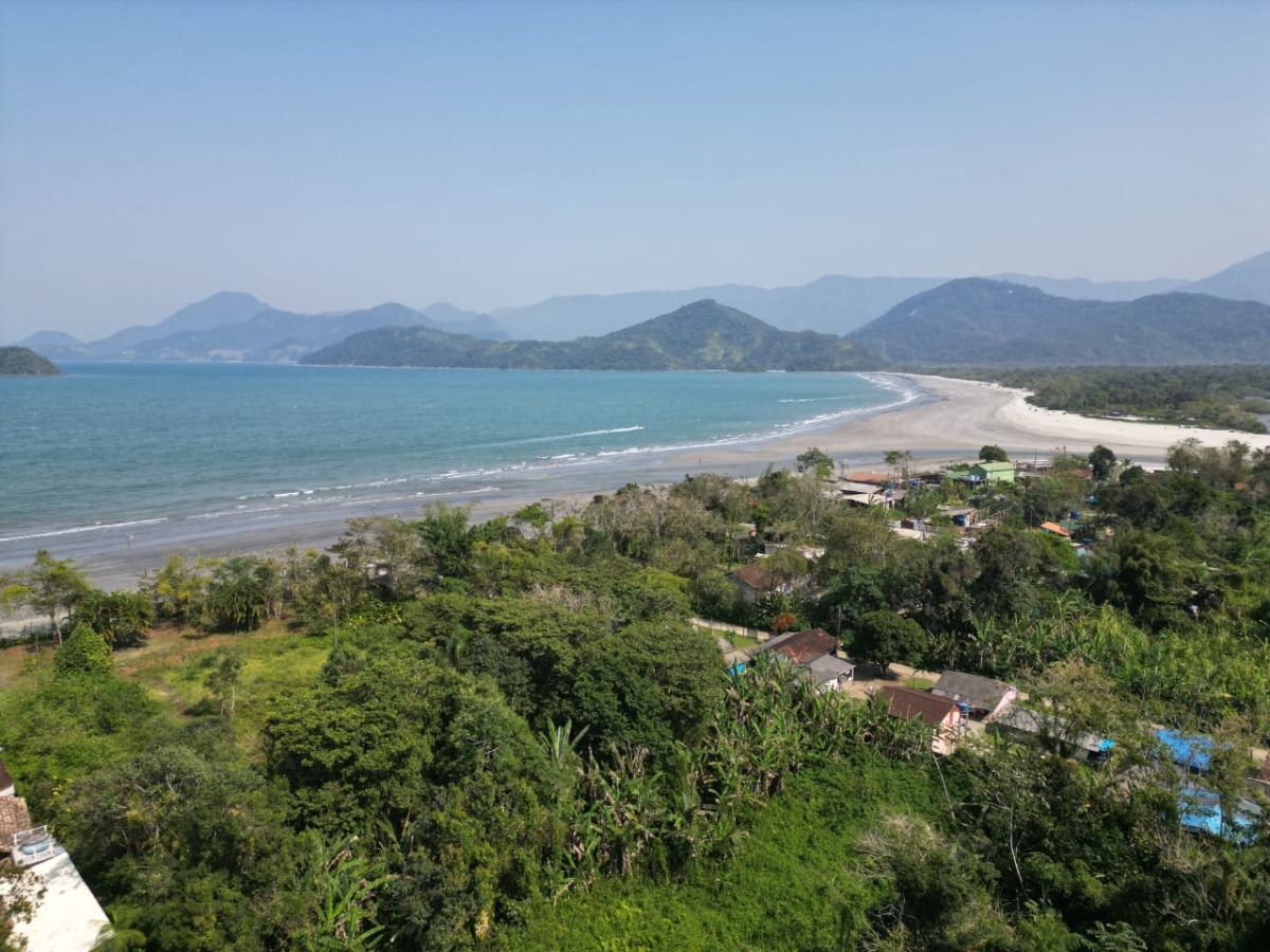 Casa com Piscina a 300m da Praia de Ubatumirim.