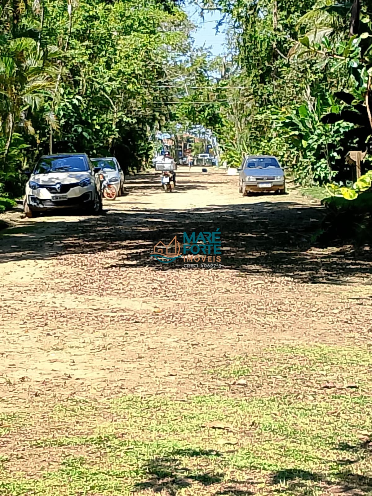 Terreno no condomínio a cerca de 300m da praia (leia o anúncio)