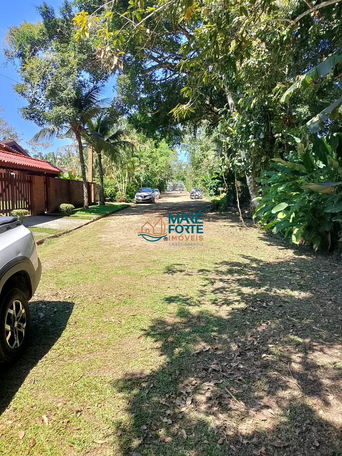 Terreno no condomínio a cerca de 300m da praia (leia o anúncio)