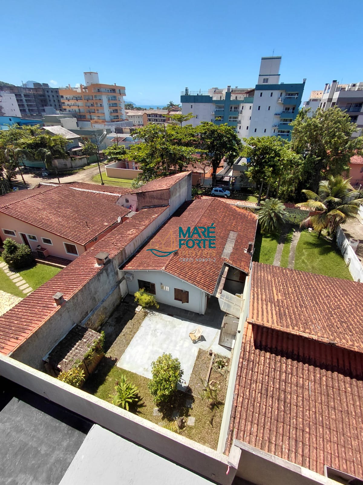 Casa com quintal e varanda gourmet próxima a praia!