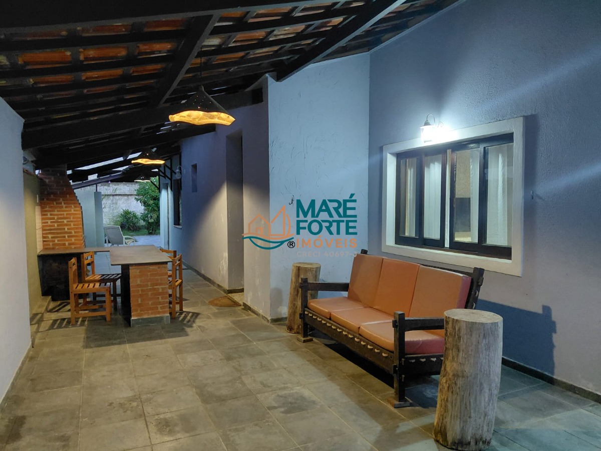 Casa com quintal e varanda gourmet próxima a praia!