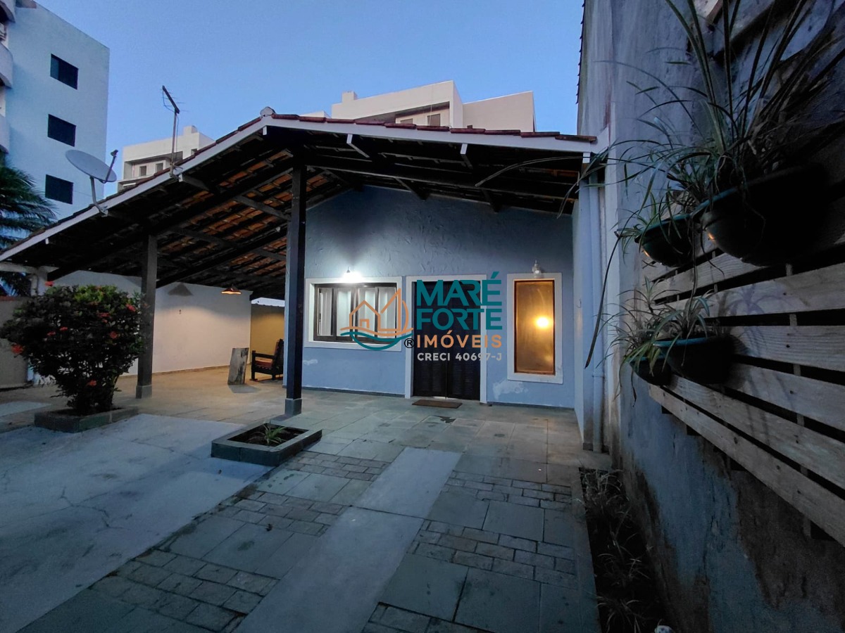 Casa com quintal e varanda gourmet próxima a praia!