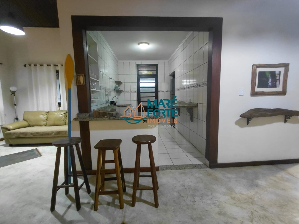 Casa com quintal e varanda gourmet próxima a praia!