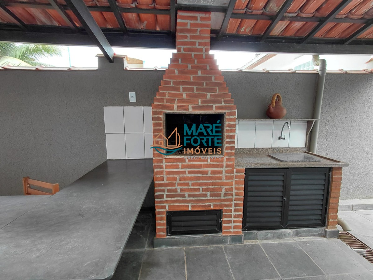 Casa com quintal e varanda gourmet próxima a praia!