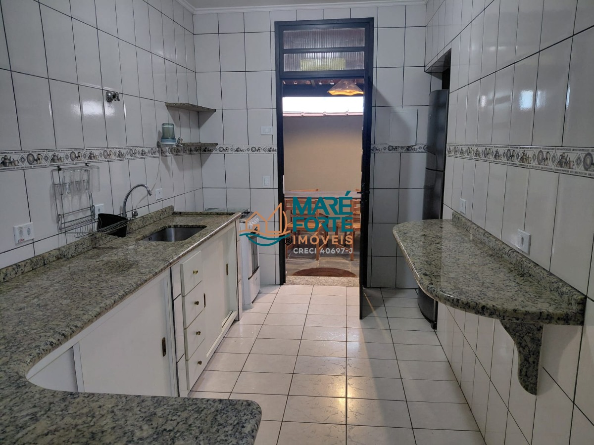 Casa com quintal e varanda gourmet próxima a praia!