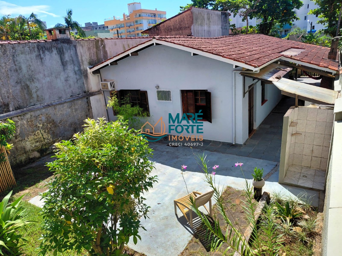 Casa com quintal e varanda gourmet próxima a praia!