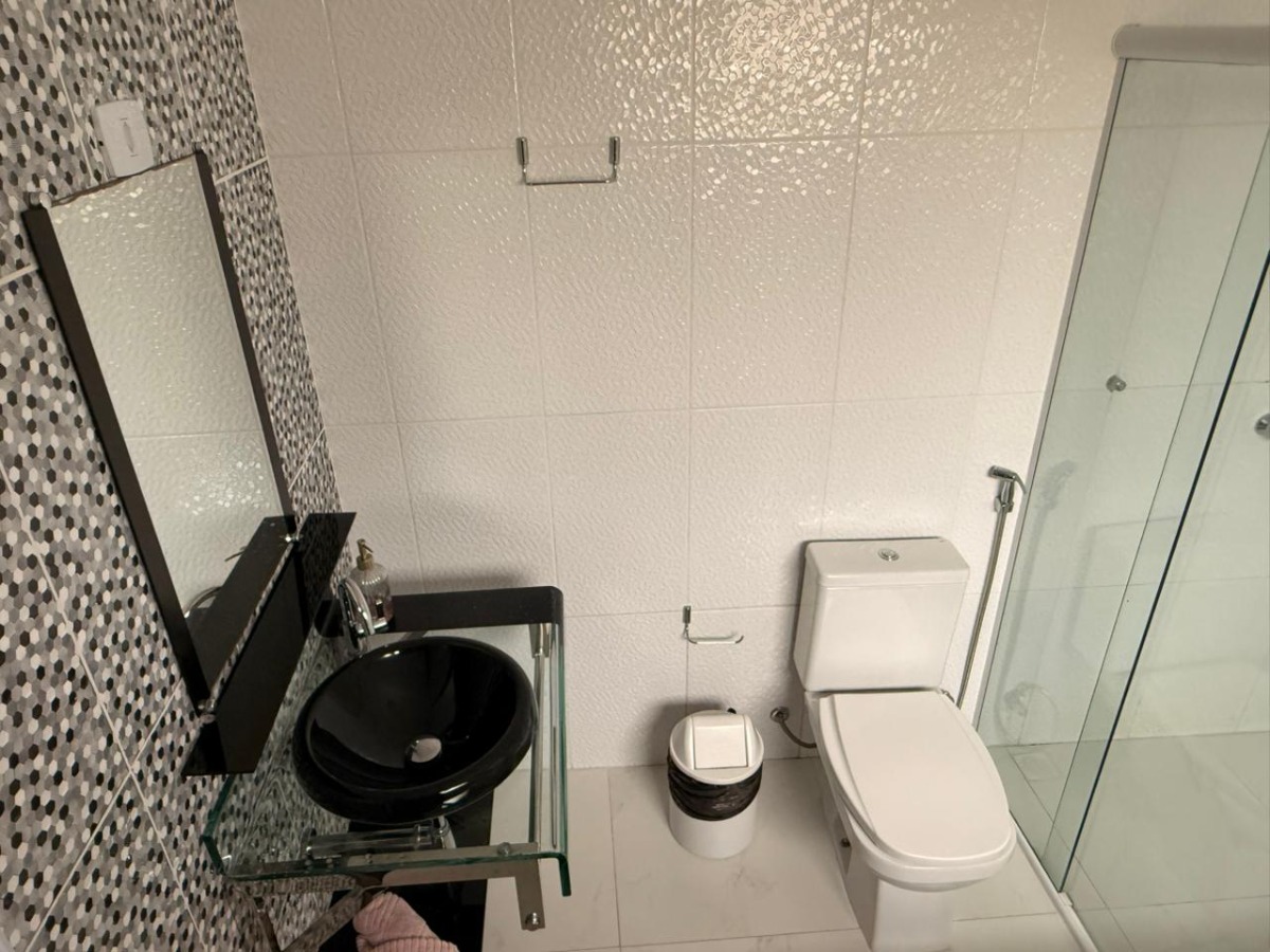 Casa com Piscina e Ampla Área de Lazer à Venda no Ubatumirim .