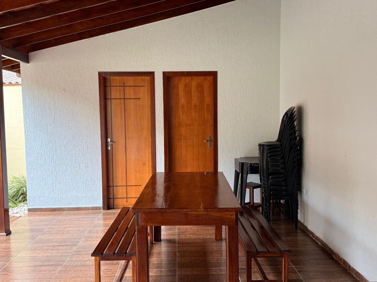 Casa com Piscina e Ampla Área de Lazer à Venda no Ubatumirim .