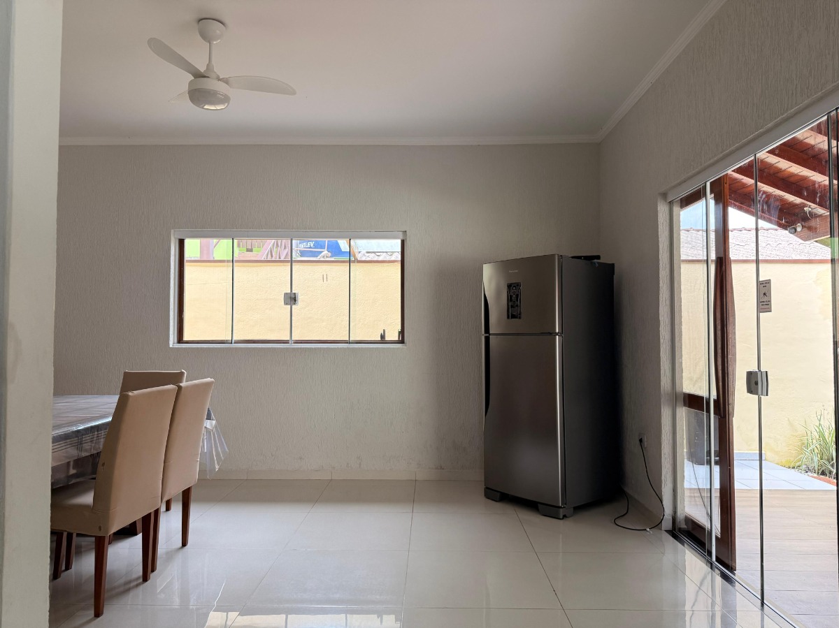 Casa com Piscina e Ampla Área de Lazer à Venda no Ubatumirim .