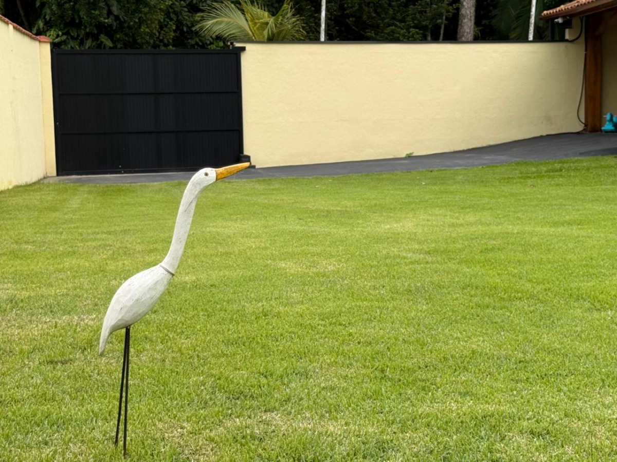 Casa com Piscina e Ampla Área de Lazer à Venda no Ubatumirim .