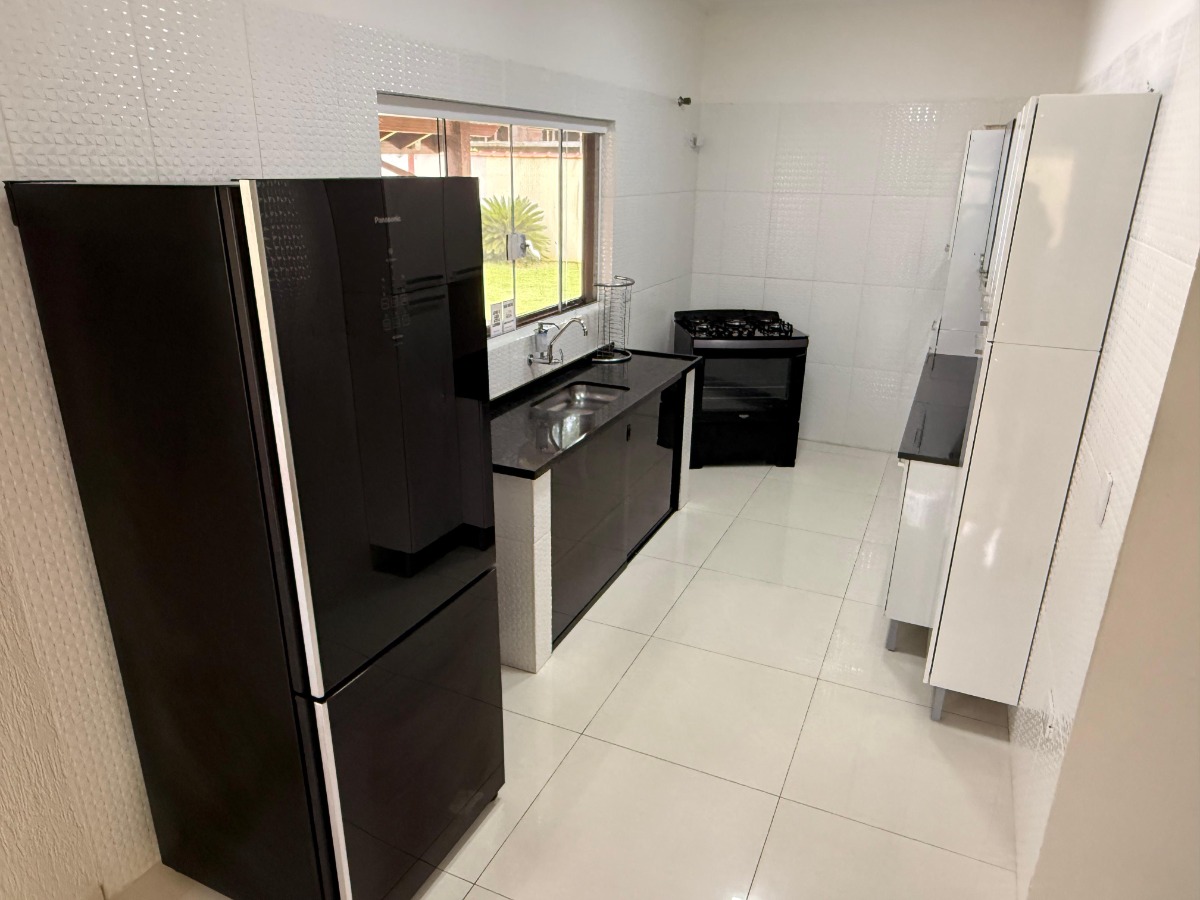 Casa com Piscina e Ampla Área de Lazer à Venda no Ubatumirim .